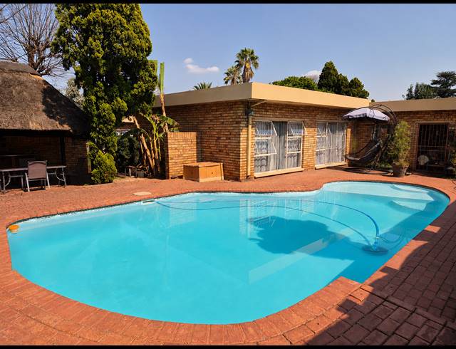 4 BEDROOM HOUSE FOR SALE IN VANDERBIJLPARK SE 2